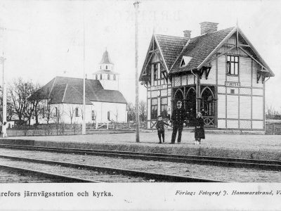 Sturefors järnvägsstation och kyrka